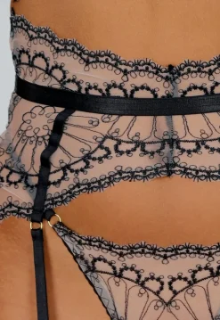 Witte Mesh Lingerie Set met Beugelbh, Gouden Verstellers en Jarretelband met Haaksluiting