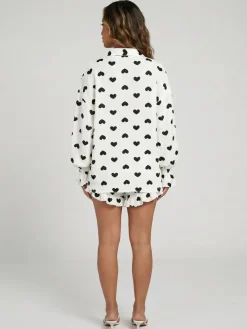 Witte Mousseline Two Piece met Zwarte Hartjes en Ruffles
