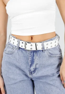 Witte Riem met Metalen Oogjes en Gesp