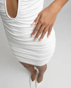 Witte Stretch Jurk met Geplooide Details en Uitsparing