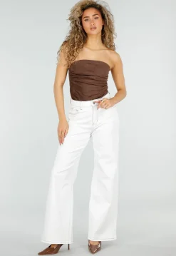 Witte Wide Leg Jeans met Bruine Stiksels en High Waist Pasvorm