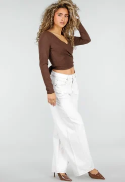Witte Wide Leg Jeans met Bruine Stiksels en High Waist Pasvorm