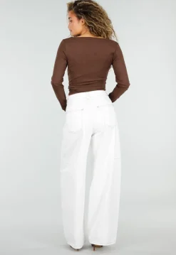 Witte Wide Leg Jeans met Bruine Stiksels en High Waist Pasvorm