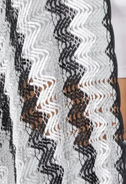 Wit-Zwarte Cover-Up met Zigzagpatroon en Franjes
