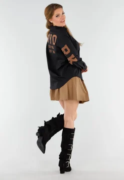 Zwarte Blouse met New York Patchletters op Rug