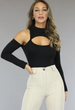 Zwarte Bodysuit met Open Schouders en Cut Outs