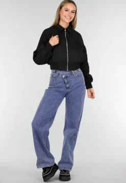 Zwarte Cropped Bomberjas met Zilverkleurige Rits en Utility-Zak op de Mouw