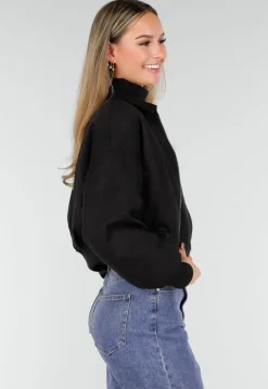 Zwarte Cropped Bomberjas met Zilverkleurige Rits en Utility-Zak op de Mouw