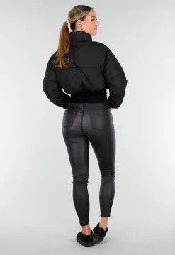 Zwarte Cropped Puffer Jas met Hoge Kraag en Verstelbare Trekkoorden