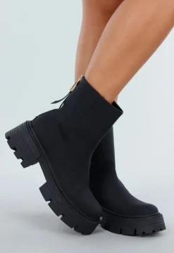 Zwarte Enkellaarsjes met Chunky Zool en Ritsdetail