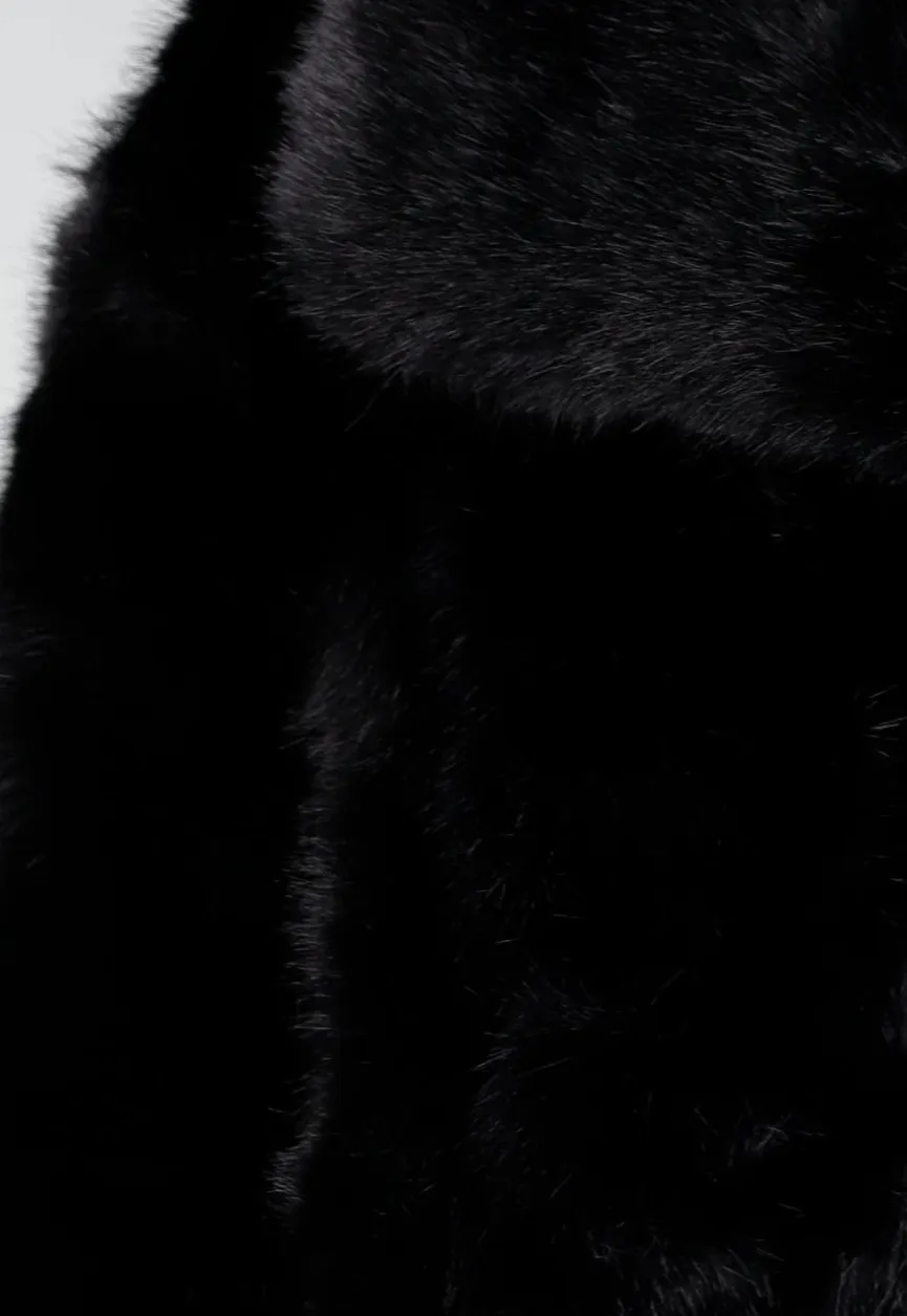 Zwarte Faux Fur Jas met Brede Kraag