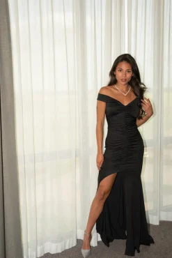 Zwarte Geplooide Off Shoulder Galajurk met Split