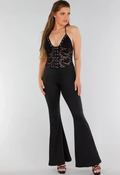Zwarte Jumpsuit met Kanten Haltertop, V-Hals en Flared Pijpen
