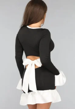 Zwarte Jurk met Witte Ruches Details en Strik