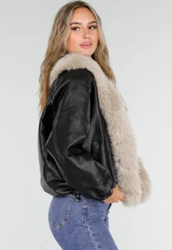 Zwarte Lederlook Jas met Beige Faux Fur Kraag