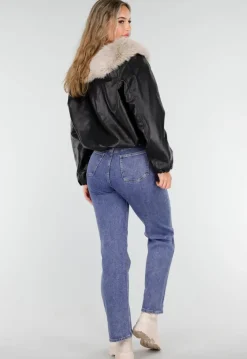 Zwarte Lederlook Jas met Beige Faux Fur Kraag
