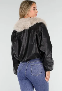 Zwarte Lederlook Jas met Beige Faux Fur Kraag