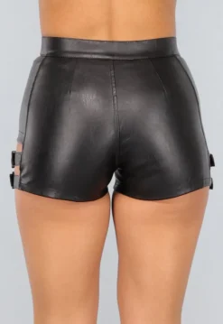 Zwarte Lederlook Short met Riempjes