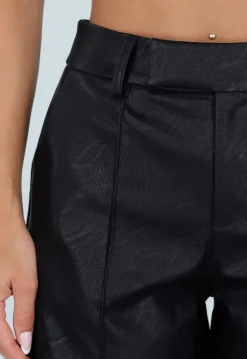 Zwarte Lederlook Shorts met Elastische Tailleband