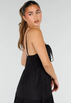 Zwarte Maxi Jurk met Spaghettibandjes en Gelaagde Rok