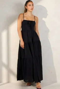 Zwarte Maxi Jurk met Spaghettibandjes en Gelaagde Rok