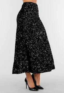 Zwarte Midi Rok met All Over Pailletten en Subtiele Uitlopende Zoom