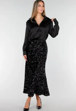 Zwarte Midi Rok met All Over Pailletten en Subtiele Uitlopende Zoom
