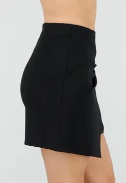 Zwarte Mini Rok met Overslag en Aansluitende Stretch Pasvorm