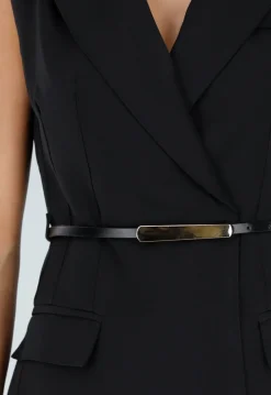Zwarte Mouwloze Blazer en Tailored Short Set met Riem