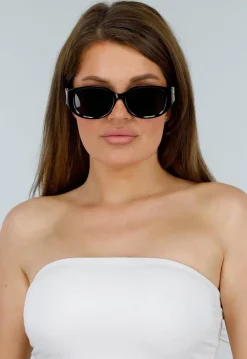 Zwarte Retro Zonnebril met Getinte Glazen en Gouden Details