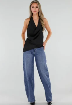 Zwarte Satijnen Halter Top met Overslag en Asymmetrische Zoom