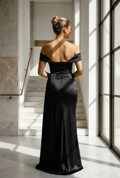 Zwarte Satin Off Shoulder Galajurk met Split