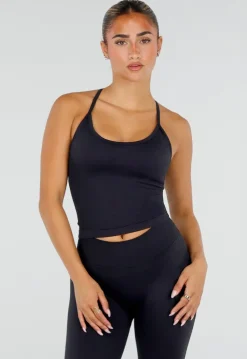Zwarte Sportset met Halter Top, Legging, Uitneembare Pads en Scrunchdetail