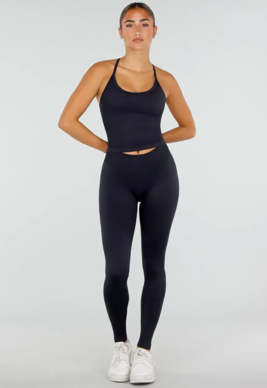 Zwarte Sportset met Halter Top, Legging, Uitneembare Pads en Scrunchdetail