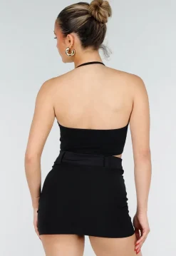 Zwarte Stretch Crop Top met Halterbandjes en Push Up Pads
