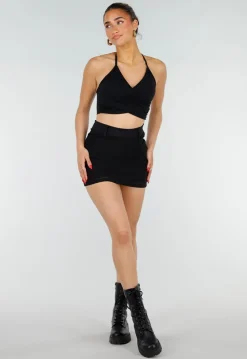 Zwarte Stretch Crop Top met Halterbandjes en Push Up Pads