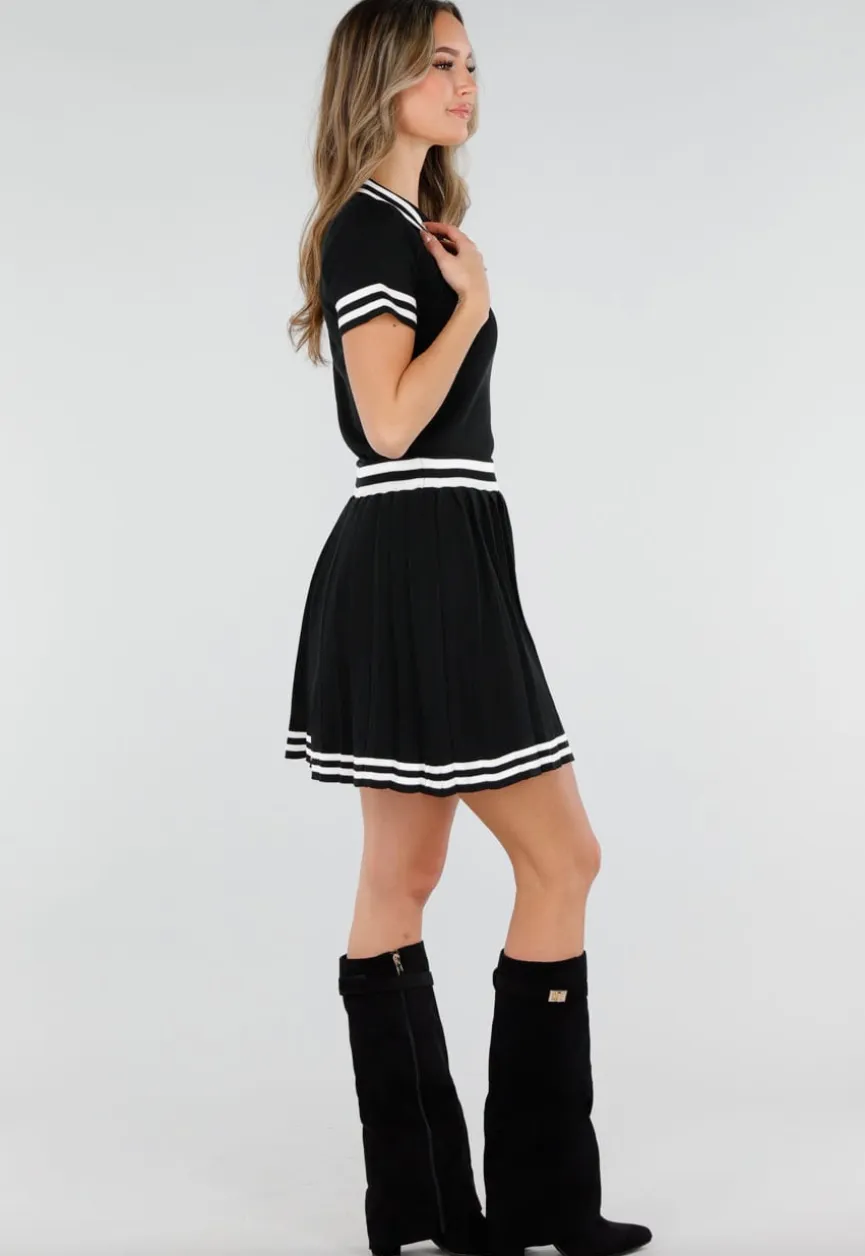 Zwarte Stretch Set met Polo Top en Plissé Rok