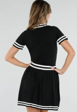 Zwarte Stretch Set met Polo Top en Plissé Rok