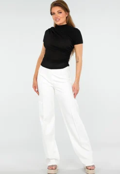 Zwarte Top met Gedrapeerde Details en Subtiele Glans