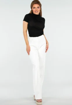 Zwarte Top met Gedrapeerde Details en Subtiele Glans