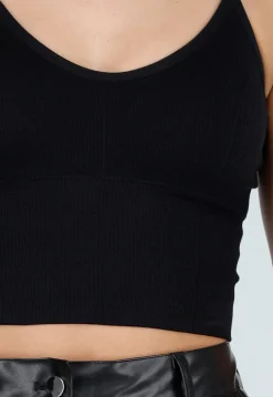Zwarte Top met Gekruiste Rug en Ingewerkte Pads