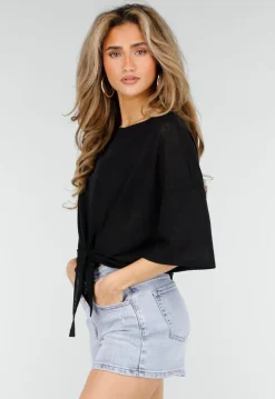 Zwarte Top met Knoopdetail en Korte Mouwen
