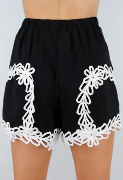 Zwarte Tweedelige Stretch Set met Witte Gehaakte Details en Elastische Tailleband