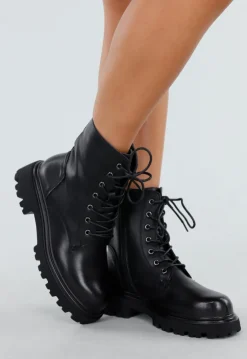 Zwarte Veterboots met Grove Zool en Gladde Afwerking