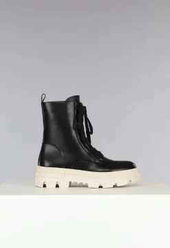 Zwarte Veterlaarsjes met Beige Zool