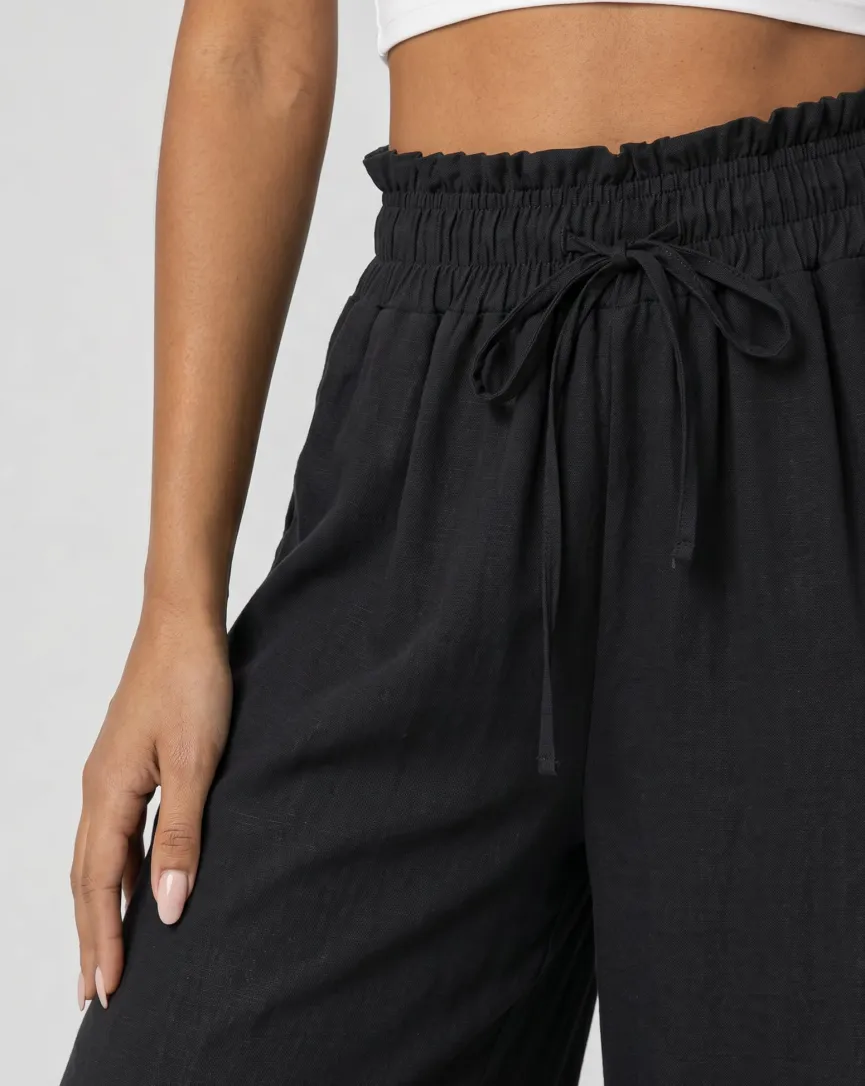Zwarte Wide Leg Broek met Smock Taille en Strikkoord