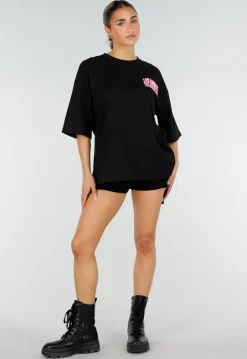Zwart Oversized T-shirt met Roze Tekst en Korte Mouwen