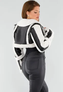 Zwart Wit Cropped Bontjack met Imitatieleer en Sherpa Afwerking