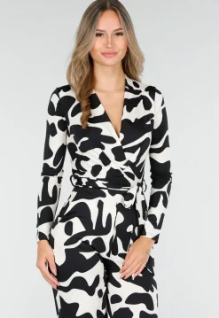 Zwart-Witte Stretch Jumpsuit met Print en Overslagtop